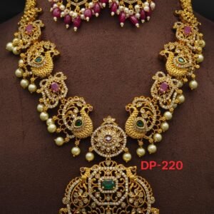 Hevy Short Necklace with Peacock Design